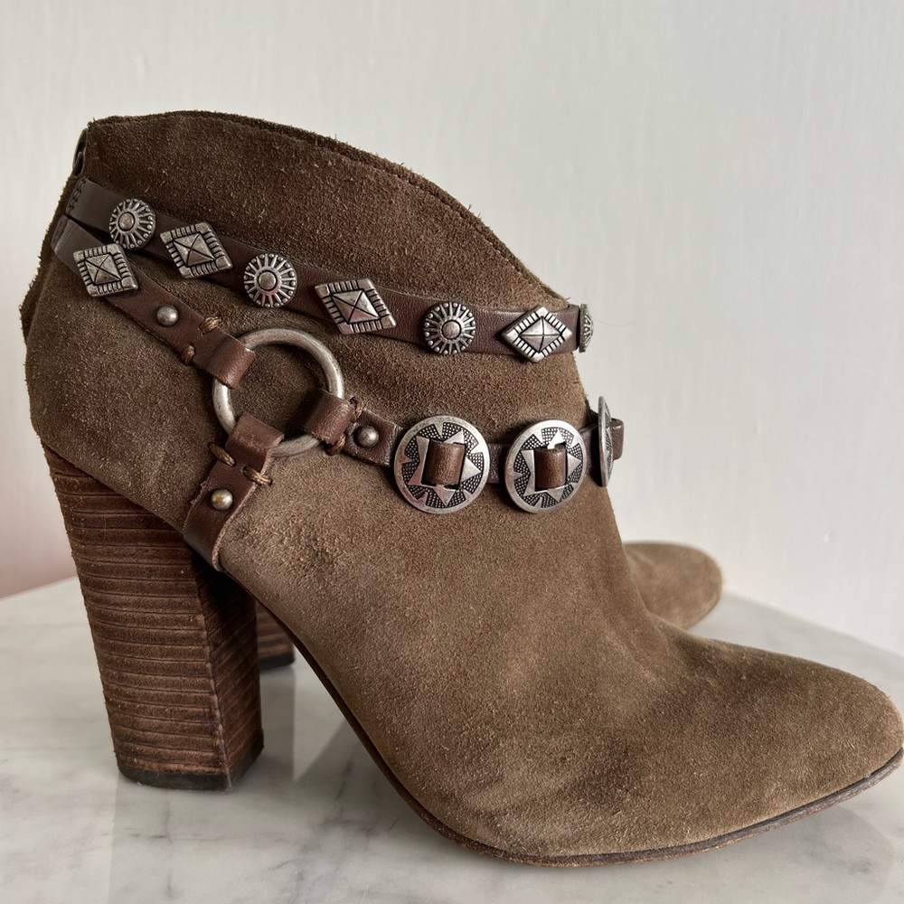 Belle by Sigerson Morrison Dark Green Suede Western Block Heel Bootie Size 7.5